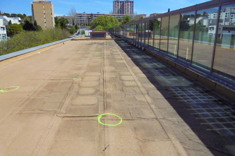 Recherche d'infiltration sur membrane de terrasse d'un collège