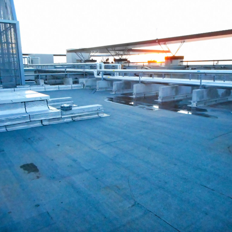Etanchéité Toiture-terrasse membrane autoprotègée sur isolant laine minérale de Centre commercial des Terrasses du Port 13000 Marseille