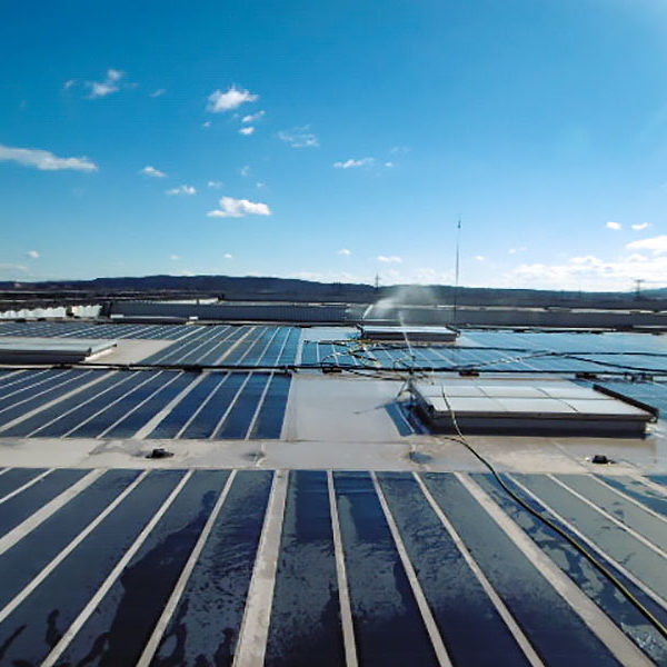 étanchéité toit-terrasse membrane PVC avec panneaux photovoltaiques - FM Logistique à 30290 Laudun L’Ardoise