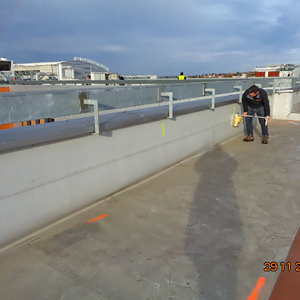 Mesure d'humidite des garde corps en toiture-terrasse